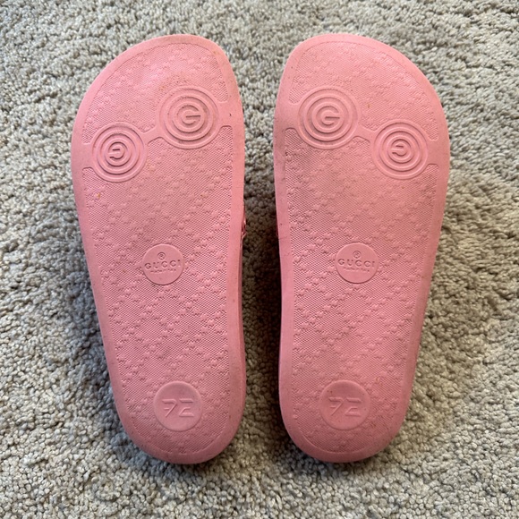 Rose Gucci Rubber Pursuit G Slides - Picture 3 of 12